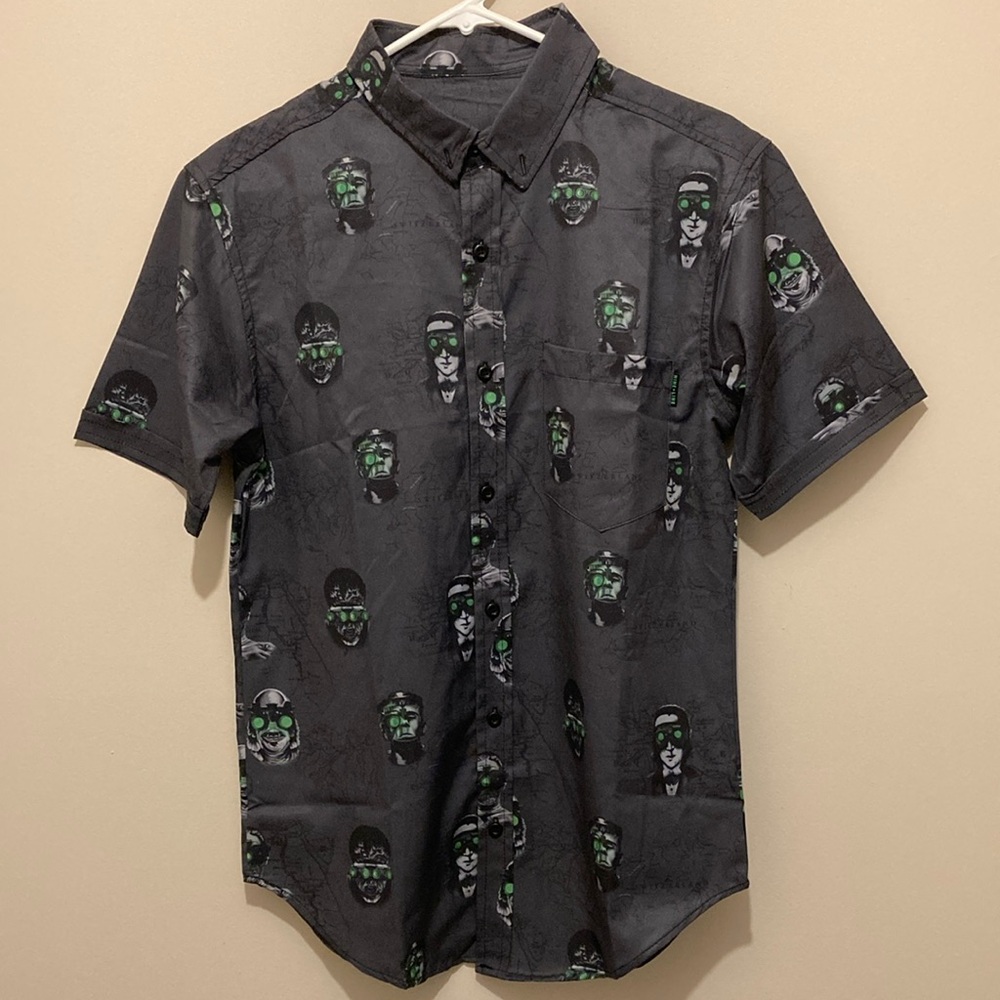 Nine Line Apparel charcoal gray short sleeve button down. Sz S NWOT